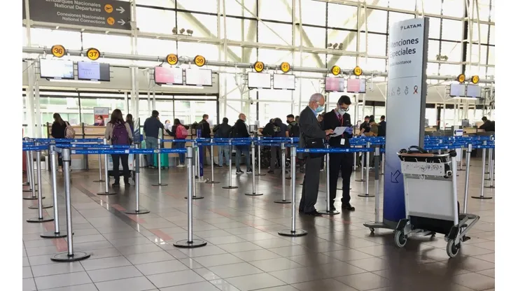 ¿Cuáles son las medidas para viajar al extranjero o entra a Chile?