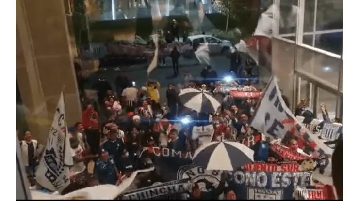 Hinchas de Alianza Lima llegaron a alentar a su equipo