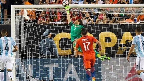 Una de las atajadas más recordadas de Claudio Bravo en su carrera