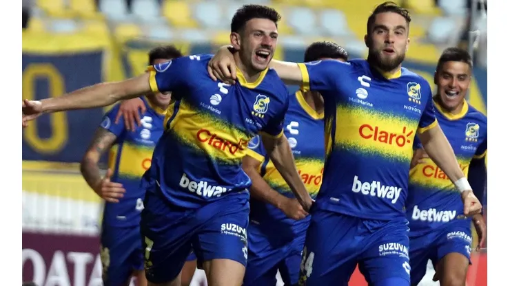 Everton espera sumar su primer triunfo en Copa Sudamericana ante el poderoso Sao Paulo.