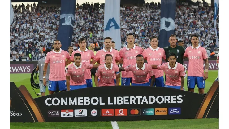 Universidad Católica quiere respirar del mal momento en lo futbolístico, recibiendo a Sporting Cristal en la Copa Libertadores.