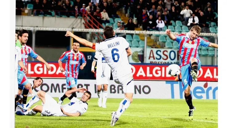 Felipe Seymour anotando en el Catania en 2012