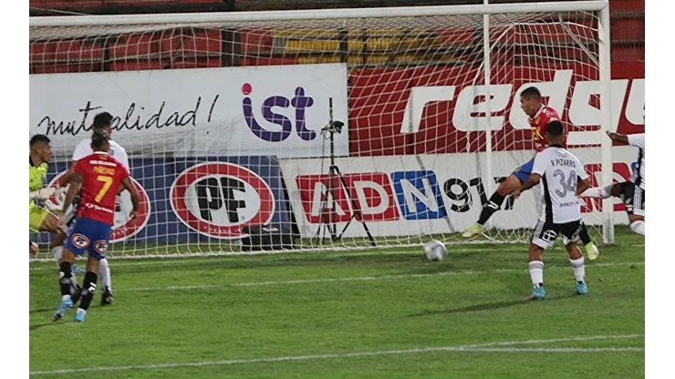 Unión Española derrotó a Colo Colo y trepó a la punta del torneo