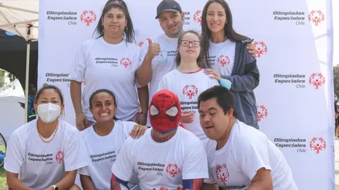 Futbolistas, influencers y atletas con discapacidad intelectual participaron en una categoría especial de una corrida en Providencia.