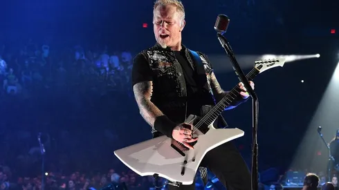 James Hetfield de Metallica sobre el escenario.