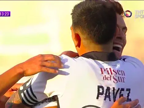 Pavez y Villanueva se abrazan como amigos tras gol de Colo Colo
