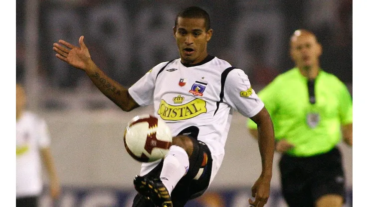 Macnelly Torres defendiendo la camiseta de Colo Colo