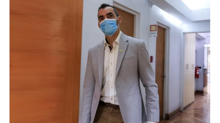 Subsecretario de Salud, Cristóbal Cuadrado asegura que se está evaluando una Quinta Dosis