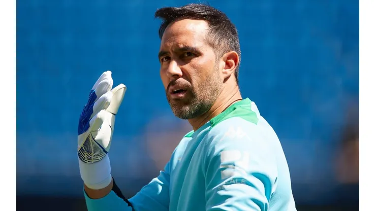 Claudio Bravo fue clave con un tapadón en el final