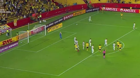 El volante argentino nacionalizado ecuatoriano selló el triunfo del Barcelona de Guayaquil en su debut por Copa Sudamericana con un auténtico golazo olímpico.
