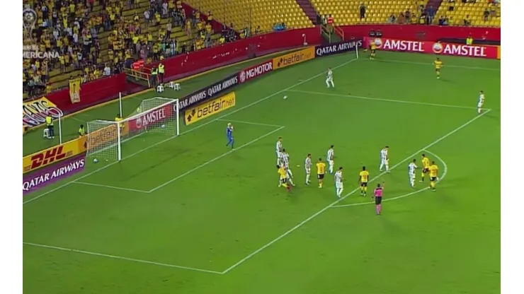 El volante argentino nacionalizado ecuatoriano selló el triunfo del Barcelona de Guayaquil en su debut por Copa Sudamericana con un auténtico golazo olímpico.