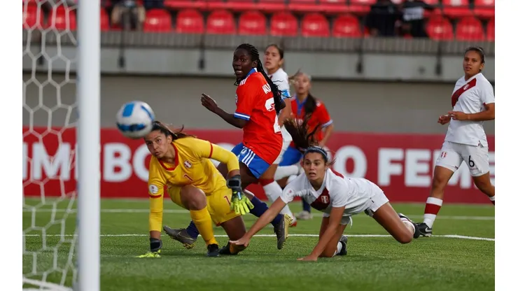 Mary Valencia abrió el marcador de la Roja Sub 20 en el estadio Nicolás Chahuán.