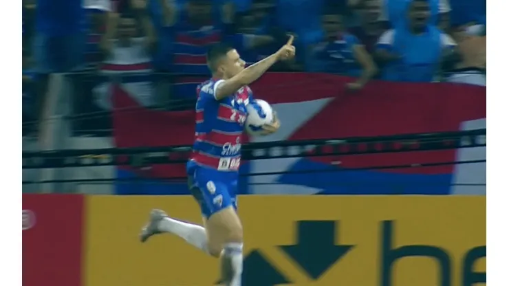Renato y el descuento de Fortaleza contra Colo Colo en Brasil.