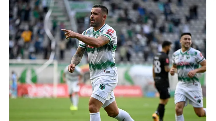 Matías Donoso celebra el gol de la apertura de la cuenta en el Germán Becker