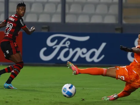 Flamengo gana con lo justo y toma la punta del grupo de la UC