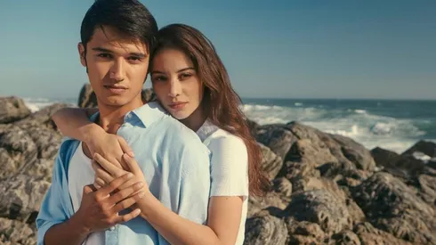 Andrew Bargsted y Vivianne Dietz en la primera imagen de Ardiente Paciencia, de Netflix.