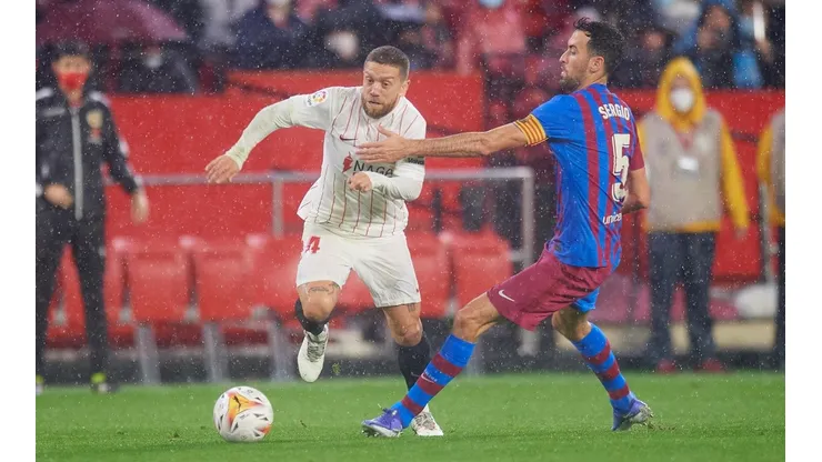 Barcelona tiene 3 puntos menos que Sevilla en La Liga.
