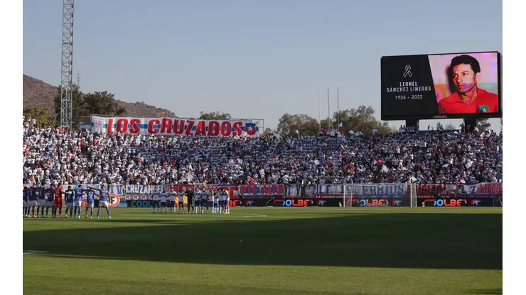Los hinchas de la UC mostraron su peor cara con potentes gritos en medio de homenaje a Leonel Sánchez