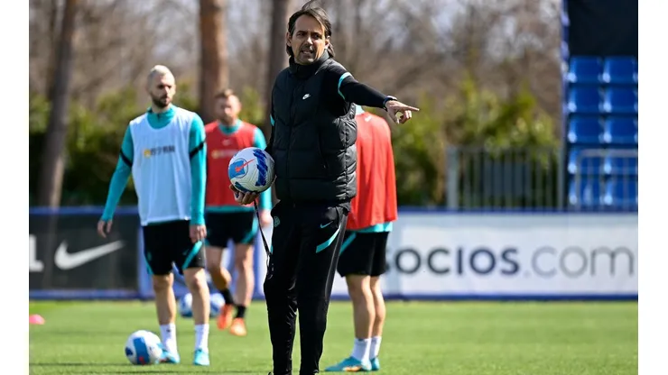 Simone Inzaghi no contaría con los dos chilenos de titulares ante Juventus.