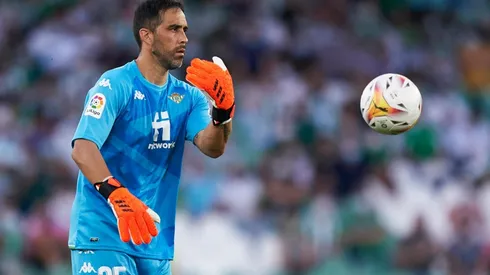 Claudio Bravo fue titular con una correcta actuación ante el Osasuna