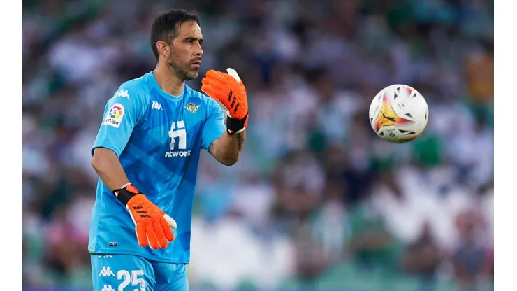 Claudio Bravo fue titular con una correcta actuación ante el Osasuna