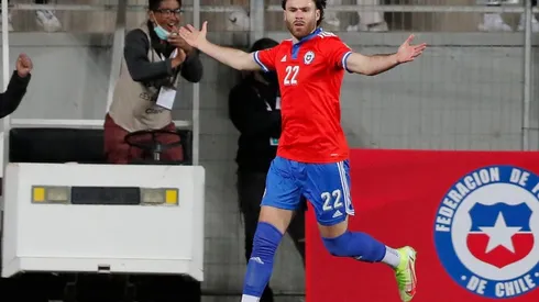 Brereton celebrando con la camiseta de la Roja