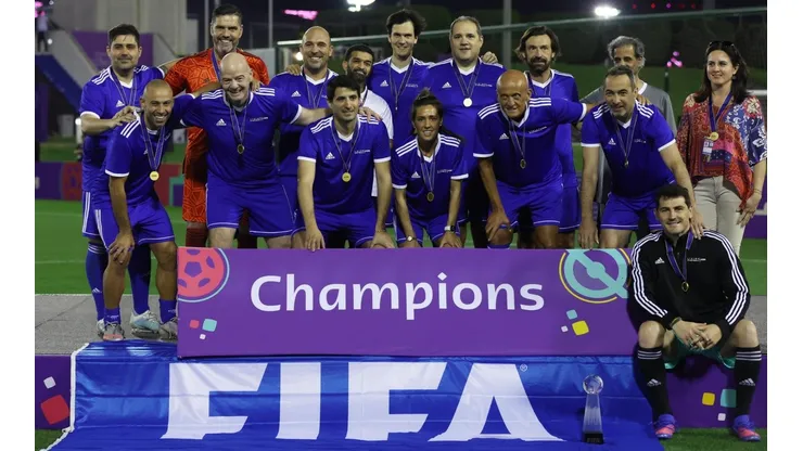 El equipo de FIFA fue el campeón del torneo de los históricos del fútbol mundial.