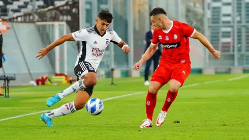 Colo Colo ante Unión La Calera en el estadio Monumental.