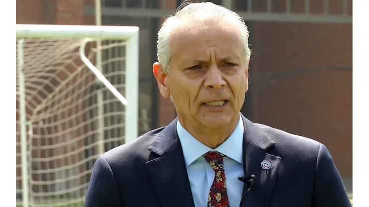 Javier Castrilli llegó a Chile con un notable currículum, pero ha estado muy lejos de elevar la calidad de los árbitros en nuestro fútbol