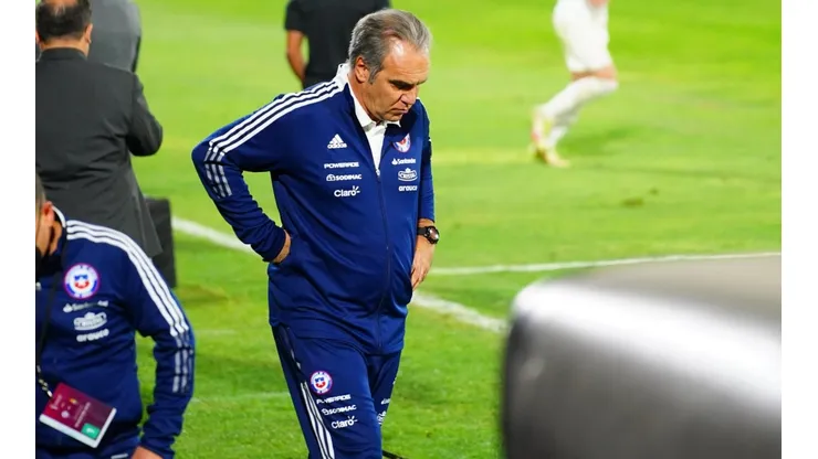 Martín Lasarte quedó con un pie fuera de Chile tras la eliminación rumbo a Qatar 2022