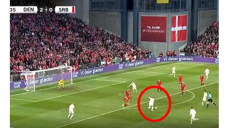 El golazo de Eriksen a Serbia