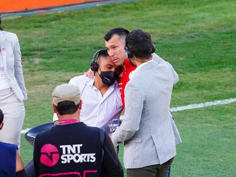 ¡Vamos Chile! El emotivo abrazo de Medel con Jara y Valdivia