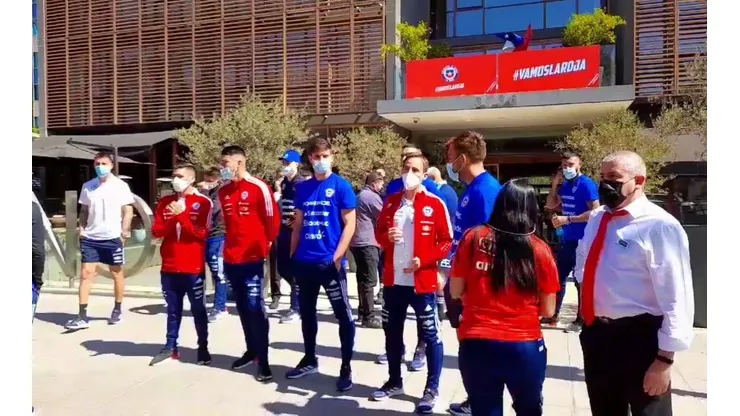 Con más fe que posibilidades matemáticas, los hinchas de la selección chilena alentaron a la Roja en la antesala del duelo ante Uruguay por Eliminatorias Qatar 2022