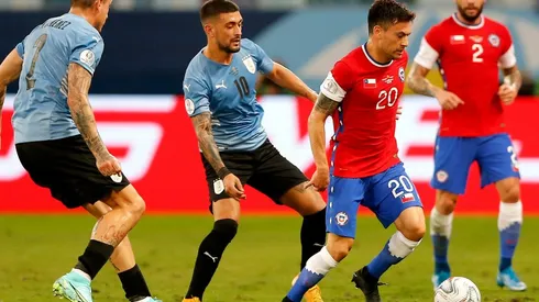 Chile tiene la obligación de ganarle a Uruguay y esperar la ayuda de Venezuela y Paraguay para llegar al repechaje del Mundial de Qatar 2022.