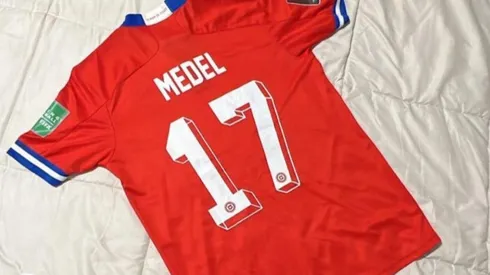 El músico urbano agradeció por sus redes sociales el obsequio de Gary Medel.