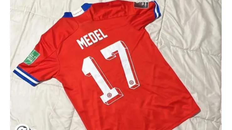 El músico urbano agradeció por sus redes sociales el obsequio de Gary Medel.