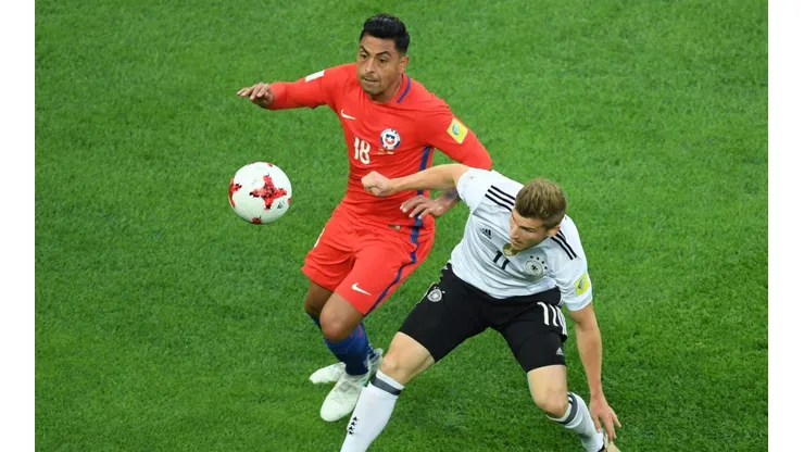Gonzalo Jara en la Copa Confederaciones frente a Alemania