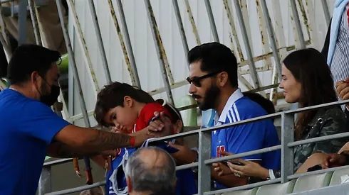 Johnny Herrera asistió al partido de la U con la camiseta de la U