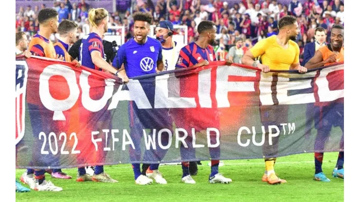 La selección estadounidense le ganó 5-1 a Panamá y la emoción fue tanta que sacaron un cartel gigante anunciando que ya estaban clasificados, a pesar de que aún hay opciones, aunque complejas, de que salgan de la clasificación directa.