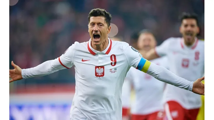 Lewandowski celebra su gol que lleva a Polonia al Mundial