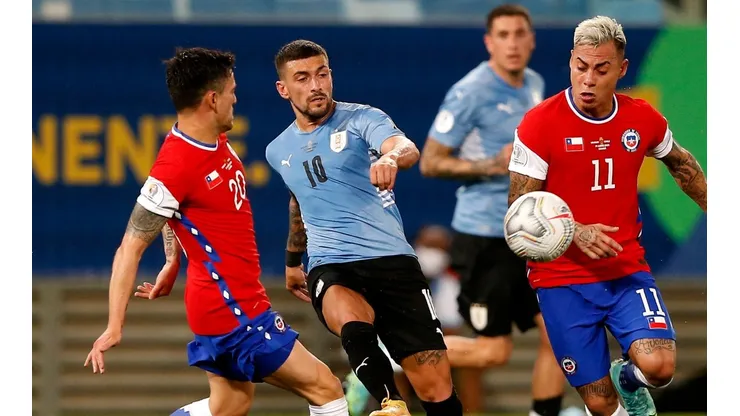 Chile y Uruguay protagonizan uno de los partidos más interesantes de la jornada.