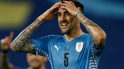 Matías Vecino no puede entrar a Chile pese a recuperarse del covid-19.