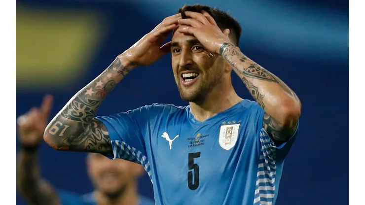 Matías Vecino no puede entrar a Chile pese a recuperarse del covid-19.