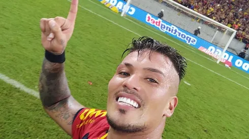 Parraguez se tomó una selfie en la cancha para la cuenta oficial de la Copa