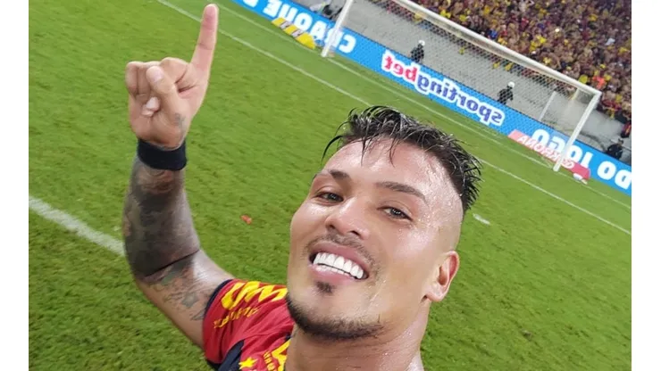 Parraguez se tomó una selfie en la cancha para la cuenta oficial de la Copa