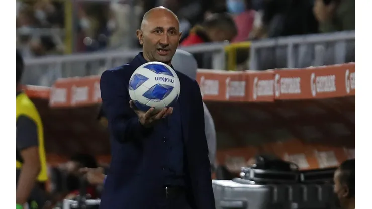 Cristián Paulucci vive su hora más complicada en la UC.