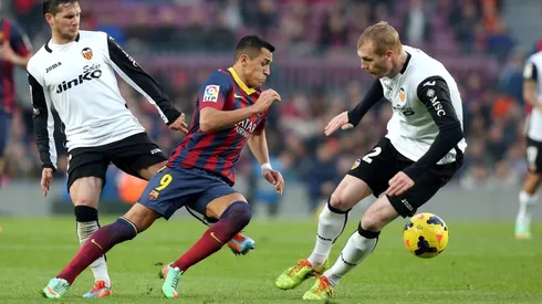 Alexis Sánchez estuvo tres temporadas en el fútbol español y puede repetir la experiencia con la camiseta del Valencia