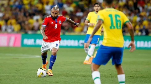 Arturo Vidal terminó complicado el choque con Brasil
