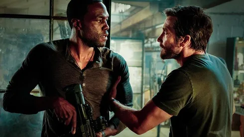 Yahya Abdul Mateen II y Jake Gyllenhaal interpretan a dos hermanos en Ambulancia.