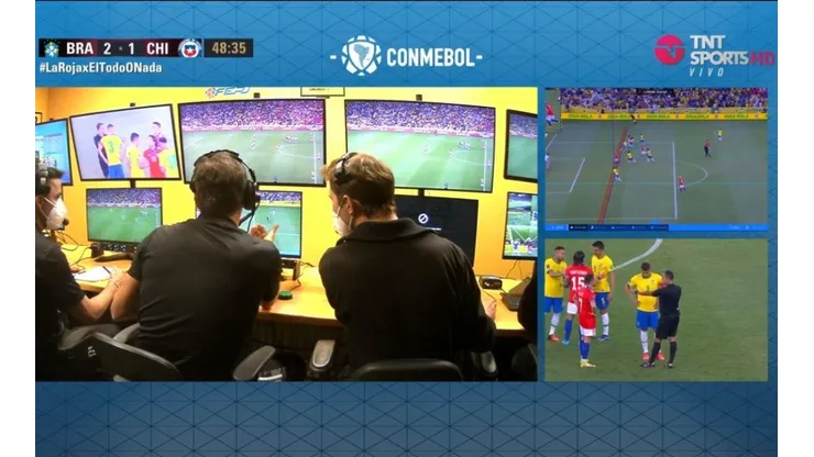 El momento en que el VAR determina anular el gol de Arturo Vidal.